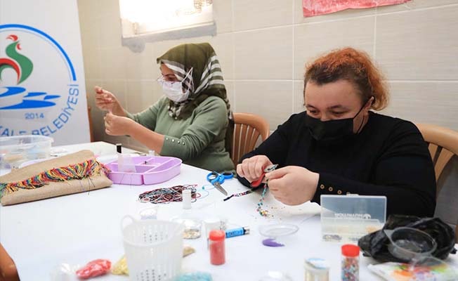 Pamukkaleli kadınlar el sanatları kurslarına yoğun ilgi gösteriyor