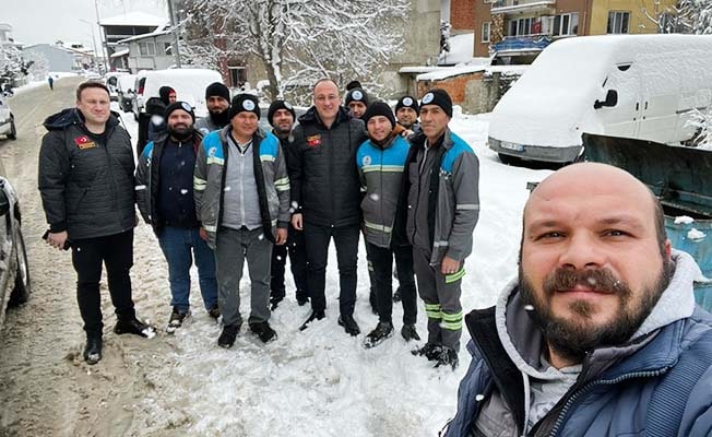 Başkan Örki, ekiplerin karla mücadelesini yerinde inceledi