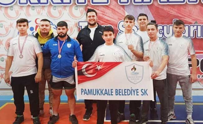 Pamukkale Belediyespor Haltercileri Türkiye Şampiyonasında derece peşinde
