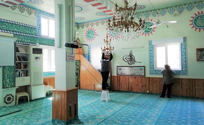 Buldan'da camilerde Ramazan temizliği