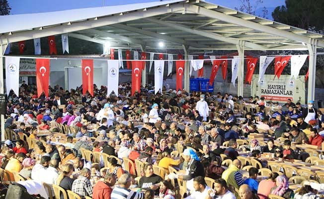 Pamukkale Belediyesinin iftar sofrası Karakova’da kuruldu