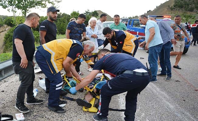 Denizli’den Antalya’ya giden tur midibüsü devrildi: 1 ölü, 22 yaralı