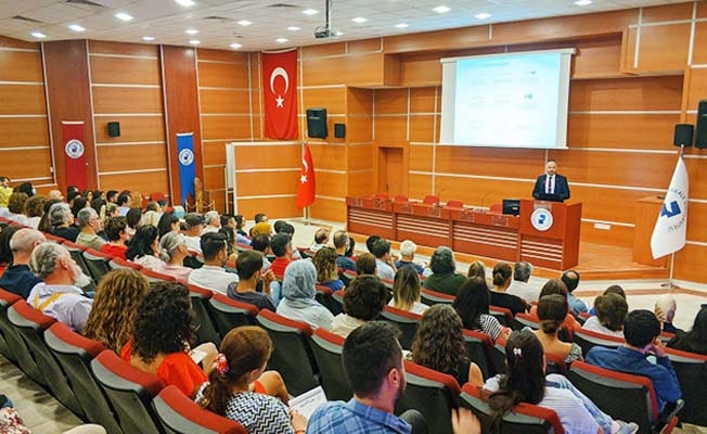 Pamukkale Üniversitesi kariyer planlama dersi hazırlık seminerine yoğun ilgi