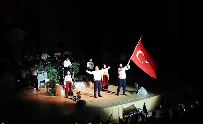 Pamukkale Belediyesi çalışanlarından anlamlı gösteri
