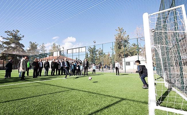 Başkan Zolan Bozkurt’ta çocuklarla futbol oynadı, Büyükşehir yatırımlarını inceledi