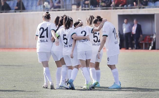 Horozkentspor rakibini 4 golle uğurladı