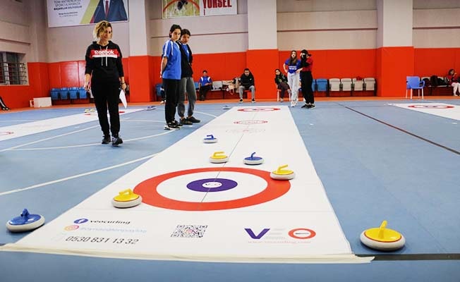 Floor Curlingde şampiyonlar ödüllendirildi