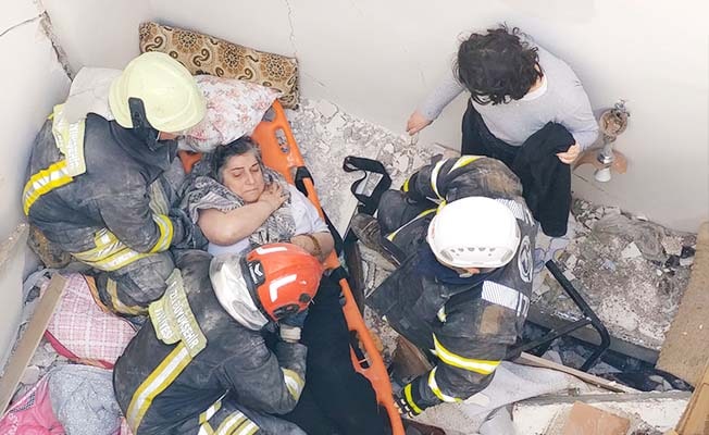 36 cana umut olan Denizli Büyükşehir ekipleri deprem bölgesinden döndü