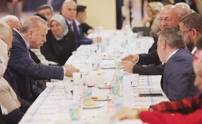 Cumhurbaşkanı Erdoğan orucunu Denizlililerle birlikte açtı