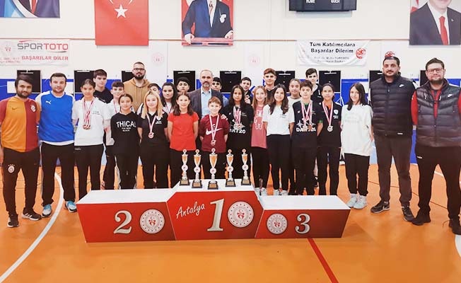 Pamukkale Belediyespor Dartçıları sezonda 53 madalya kazandı