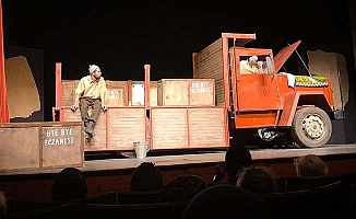 Büyükşehir Tiyatrosu 'Kamyon'u Konya'da sahneledi