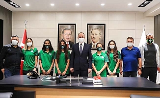 Başkan Örki Horozkent'li Milli futbolcuları ağırladı