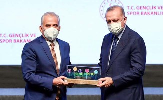Cumhurbaşkanı Erdoğan’dan Başkan Zolan’a ödül