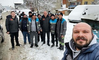 Başkan Örki, ekiplerin karla mücadelesini yerinde inceledi