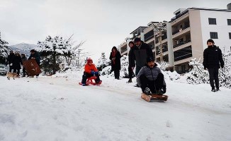 Denizli'de sokaklar kayak pistine döndü