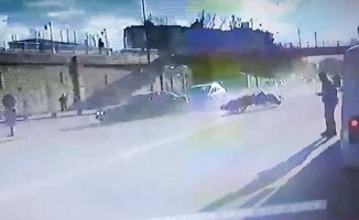 Motosikletli kuryenin öldüğü kaza kameralara yansıdı