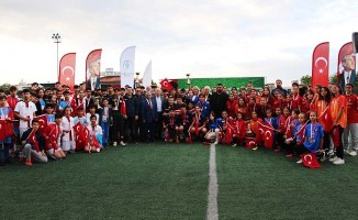 Futbol şenliğinde genç şampiyonlar ödüllendirildi