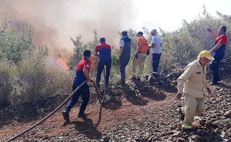 Büyükşehir İtfaiye ekipleri Marmaris’te yangına müdahale ediyor