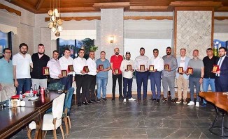 Denizlispor’a destek veren yöneticiler onurlandırıldı
