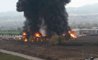 Kimya fabrikasında yangın; Ekipler müdahale ediyor