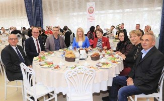 Balkan göçmenleri kahvaltıda hasret giderdi