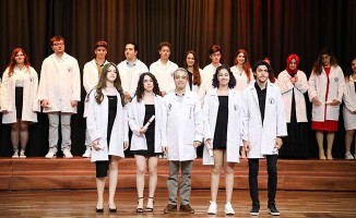 PAÜ’de 271 Tıp Fakültesi öğrencisi beyaz önlüklerini giydi
