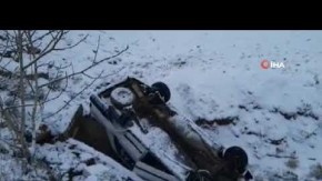 Kar nedeniyle kayganlaşan yolda otomobil kontrolden çıktı: 3 yaralı